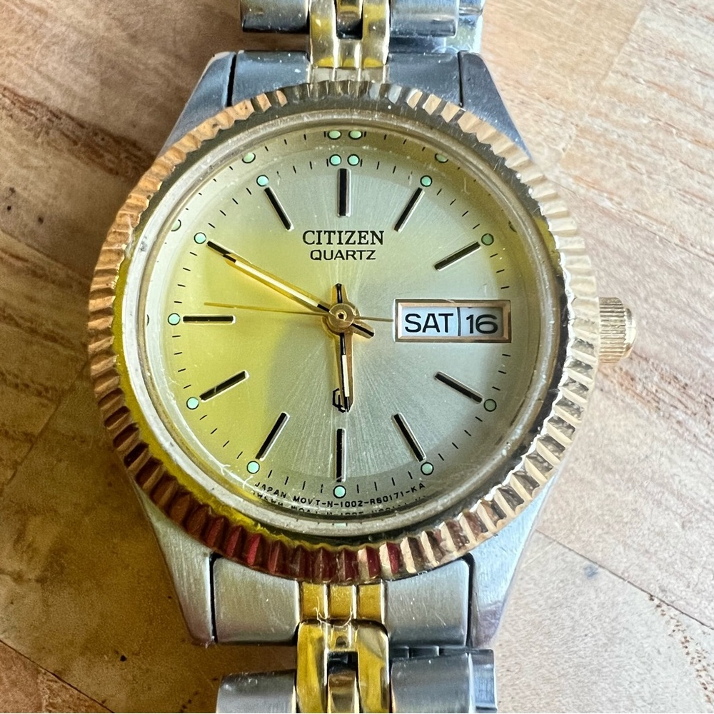 Citizen presidential style ladies two-tone classic dress watch NEW BATTERY